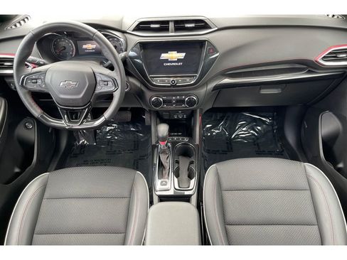 Used 2023 Chevrolet TrailBlazer RS w/ Sun and Liftgate Package FWD image 16