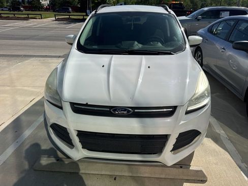 Used 2014 Ford Escape SE w/ Equipment Group 201A FWD image 2