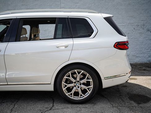 Used 2024 BMW X7 xDrive40i w/ Premium Package AWD/4WD image 12