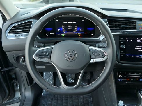 Used 2022 Volkswagen Tiguan SE image 18