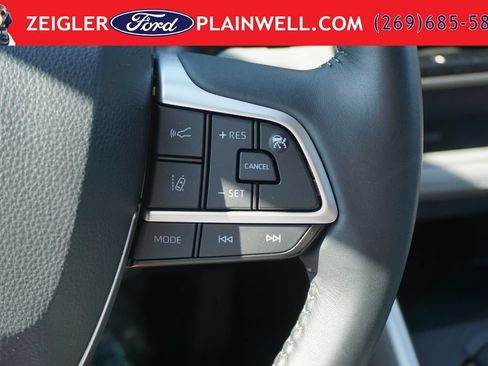 Used 2022 Toyota Highlander LE AWD/4WD image 26