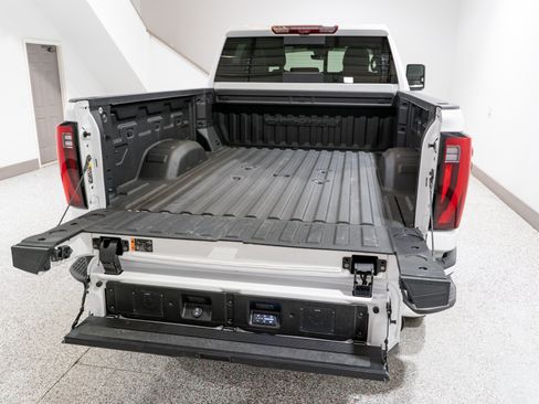 Used 2024 GMC Sierra 3500 Denali Ultimate AWD/4WD image 11