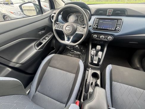Used 2025 Nissan Versa SV FWD image 33