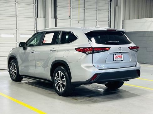 Used 2023 Toyota Highlander XLE image 19