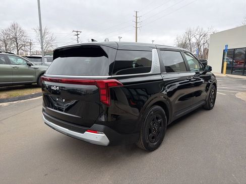 Certified 2025 Kia Carnival image 6