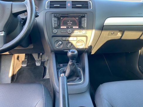 Used 2011 Volkswagen Jetta SEL FWD image 13