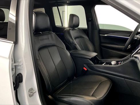 Used 2025 Jeep Grand Cherokee Overland w/ Trailer Tow Package image 7