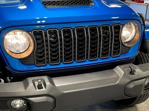 New 2025 Jeep Gladiator Sport image 36