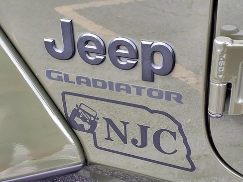 Used 2022 Jeep Gladiator Sport AWD/4WD image 30