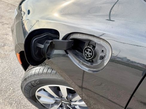 Used 2024 Chrysler Pacifica Select image 30