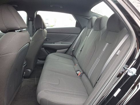 Certified 2025 Hyundai Elantra SEL image 10