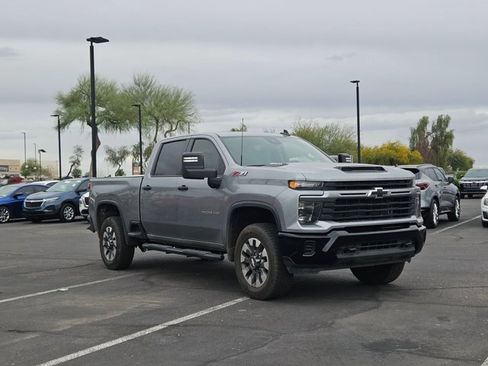 Used 2024 Chevrolet Silverado 2500 Custom w/ Custom Value Package image 3