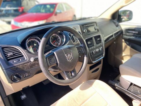 Used 2013 Dodge Grand Caravan American Value Package FWD image 11