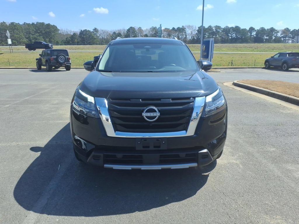 Used 2025 Nissan Pathfinder SL FWD image 2