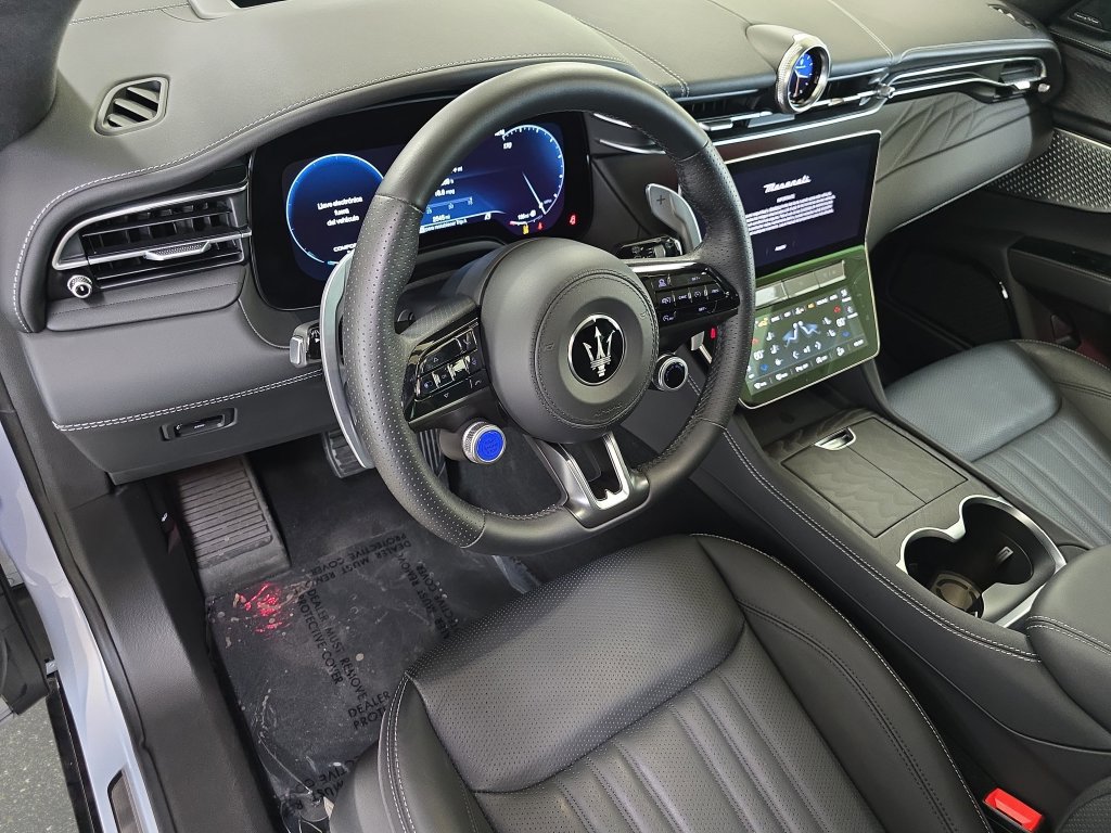 Used 2025 Maserati Grecale Modena AWD/4WD image 19