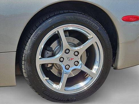 Used 2001 Chevrolet Corvette Convertible w/ Preferred Equipment Group2 RWD image 25
