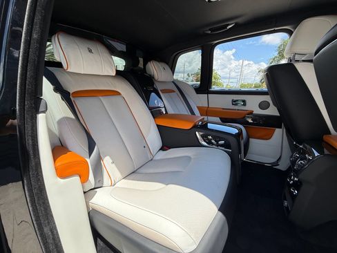 Used 2022 Rolls-Royce Cullinan Black Badge AWD/4WD image 31