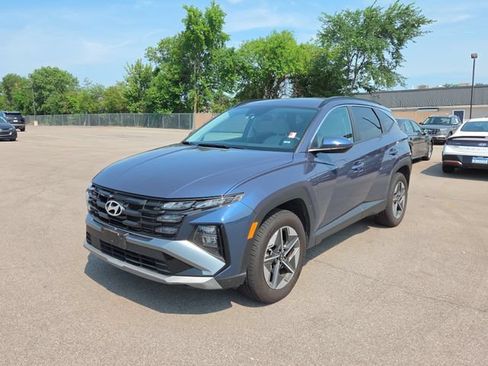 Certified 2025 Hyundai Tucson SEL AWD/4WD image 2