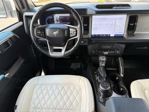 Used 2023 Ford Bronco Outer Banks AWD/4WD image 2
