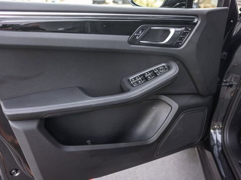 Certified 2025 Porsche Macan image 23