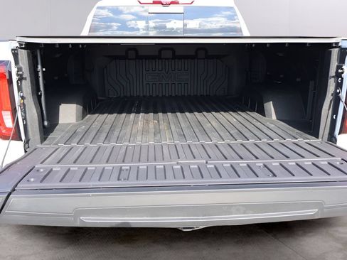 Used 2023 GMC Sierra 1500 AT4 w/ AT4 Premium Package AWD/4WD image 18
