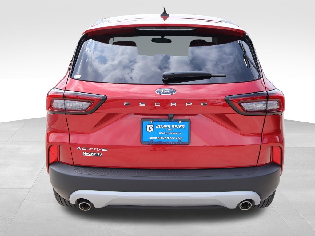 Certified 2025 Ford Escape Active w/ Cold Weather Package FWD image 5