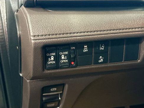 Used 2018 Honda Odyssey EX image 11