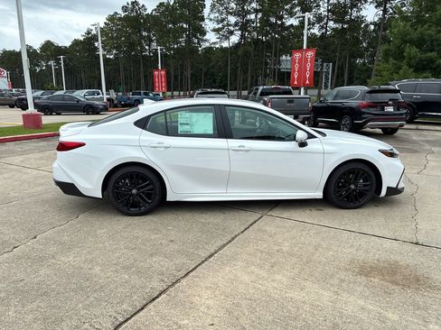 New 2026 Toyota Camry SE FWD image 8