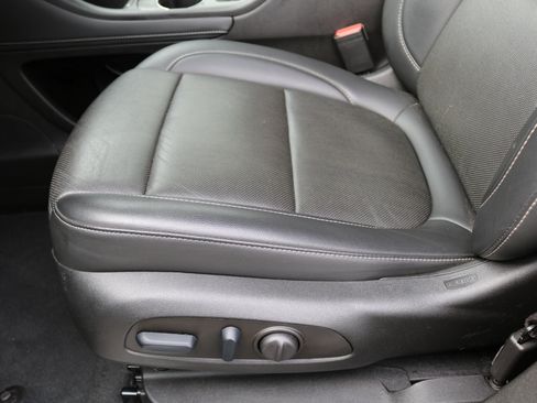 Used 2023 GMC Acadia SLT image 18