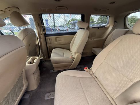 Used 2016 Kia Sedona LX w/ Option Group 020 FWD image 10