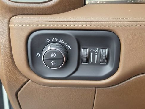 Used 2022 RAM 3500 Limited AWD/4WD image 34