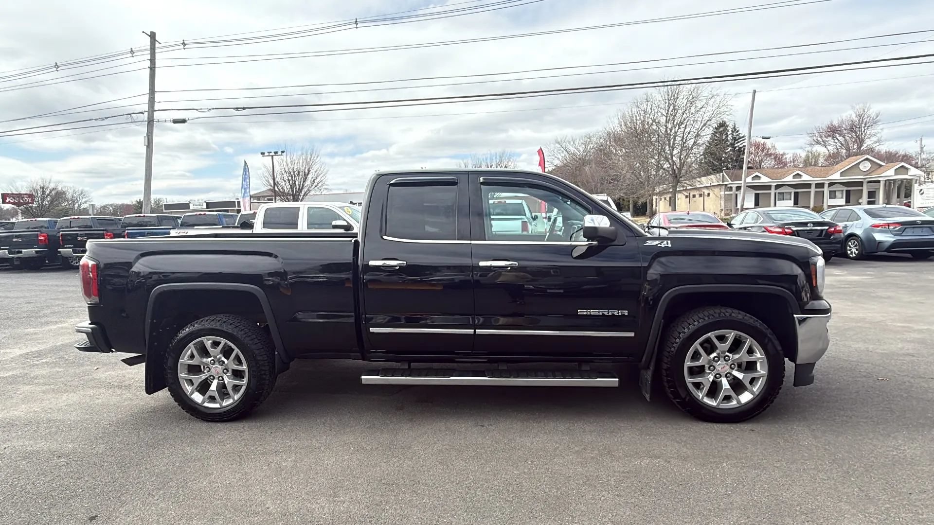 Used 2018 GMC Sierra 1500 SLT w/ SLT Premium Package AWD/4WD image 12