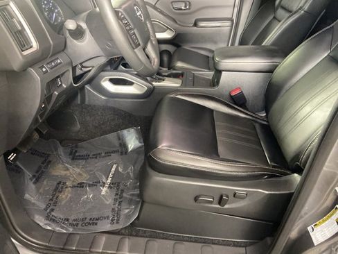 Used 2025 Nissan Frontier SL image 15