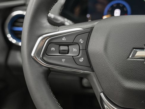 Used 2024 Chevrolet Trax LT w/ Sunroof Package FWD image 18
