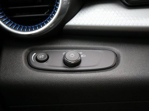 Used 2025 Chevrolet Trax LT w/ Driver Confidence Package image 30