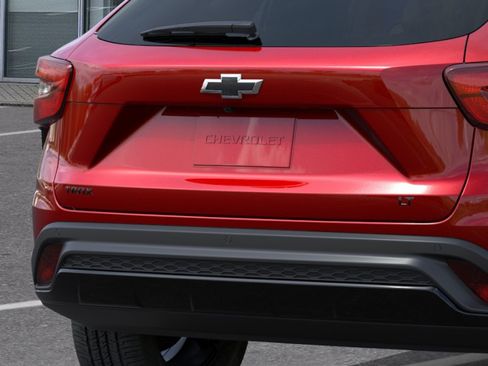 New 2026 Chevrolet Trax LT w/ Driver Confidence Package FWD image 38