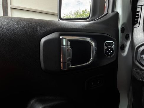 Used 2025 Jeep Wrangler Unlimited Sport AWD/4WD image 17