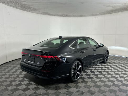 Used 2025 Honda Accord Sport image 3