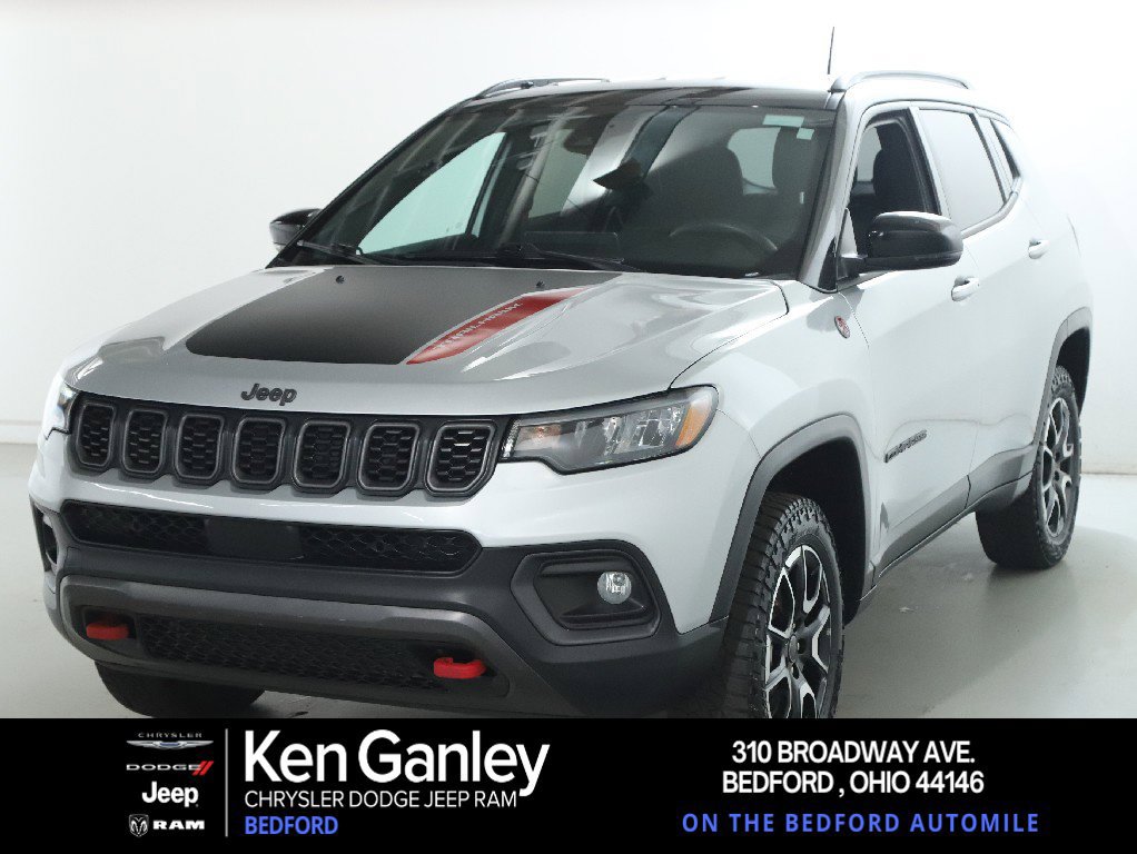 Used 2025 Jeep Compass Trailhawk AWD/4WD image 1