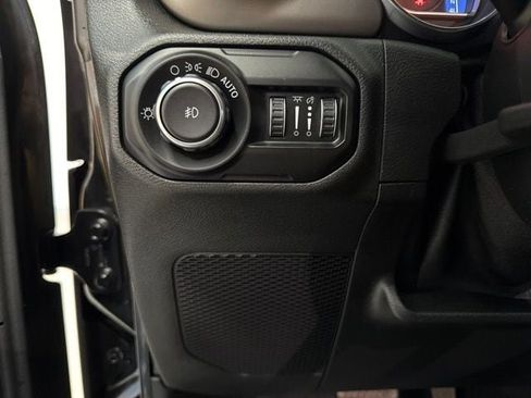 Used 2020 Jeep Wrangler Sport AWD/4WD image 26