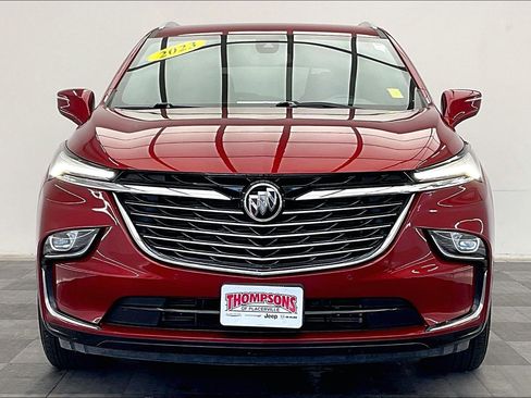 Used 2023 Buick Enclave Essence image 2