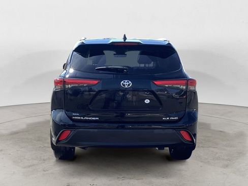 Used 2023 Toyota Highlander XLE image 4