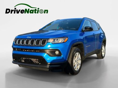 Used 2024 Jeep Compass Latitude AWD/4WD image 1