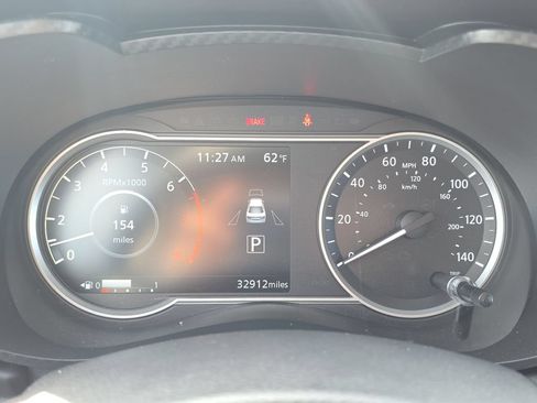 Used 2020 Nissan Versa SR w/ Trunk Package FWD image 21