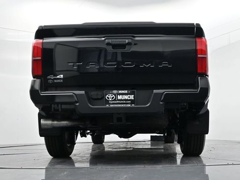 Used 2025 Toyota Tacoma SR5 AWD/4WD image 36