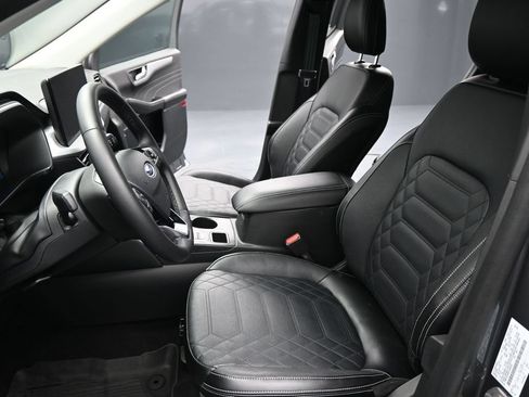 Used 2023 Ford Escape Platinum w/ Premium Technology Package AWD/4WD image 9