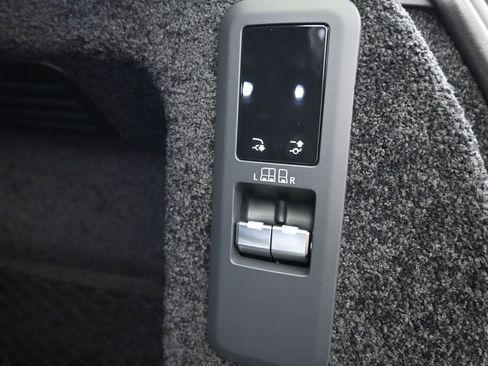 New 2025 Land Rover Range Rover SE image 17