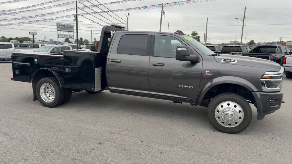 Used 2025 RAM 4500 4x4 Crew Cab DRW w/ Laramie Trim Package image 9