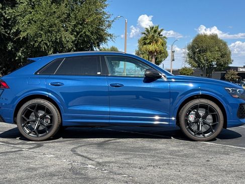 New 2025 Audi RS Q8 performance image 3