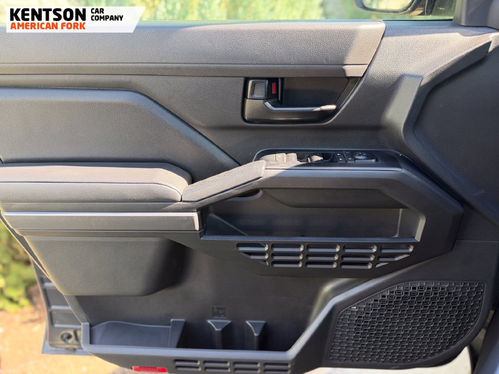 Used 2025 Toyota Tacoma SR5 AWD/4WD image 19